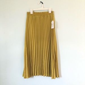 ❤️ HOST PICK ❤️Sadie & Love Pleated Midi Skirt NWT